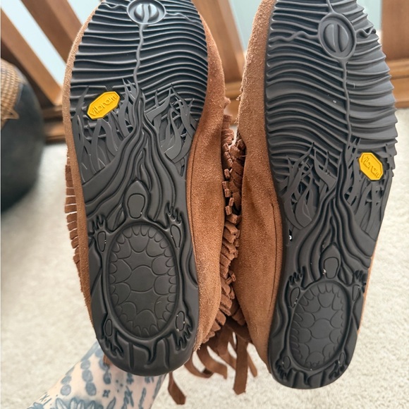 Brown Moccasins with Fringe Detailing - Picture 2 of 4